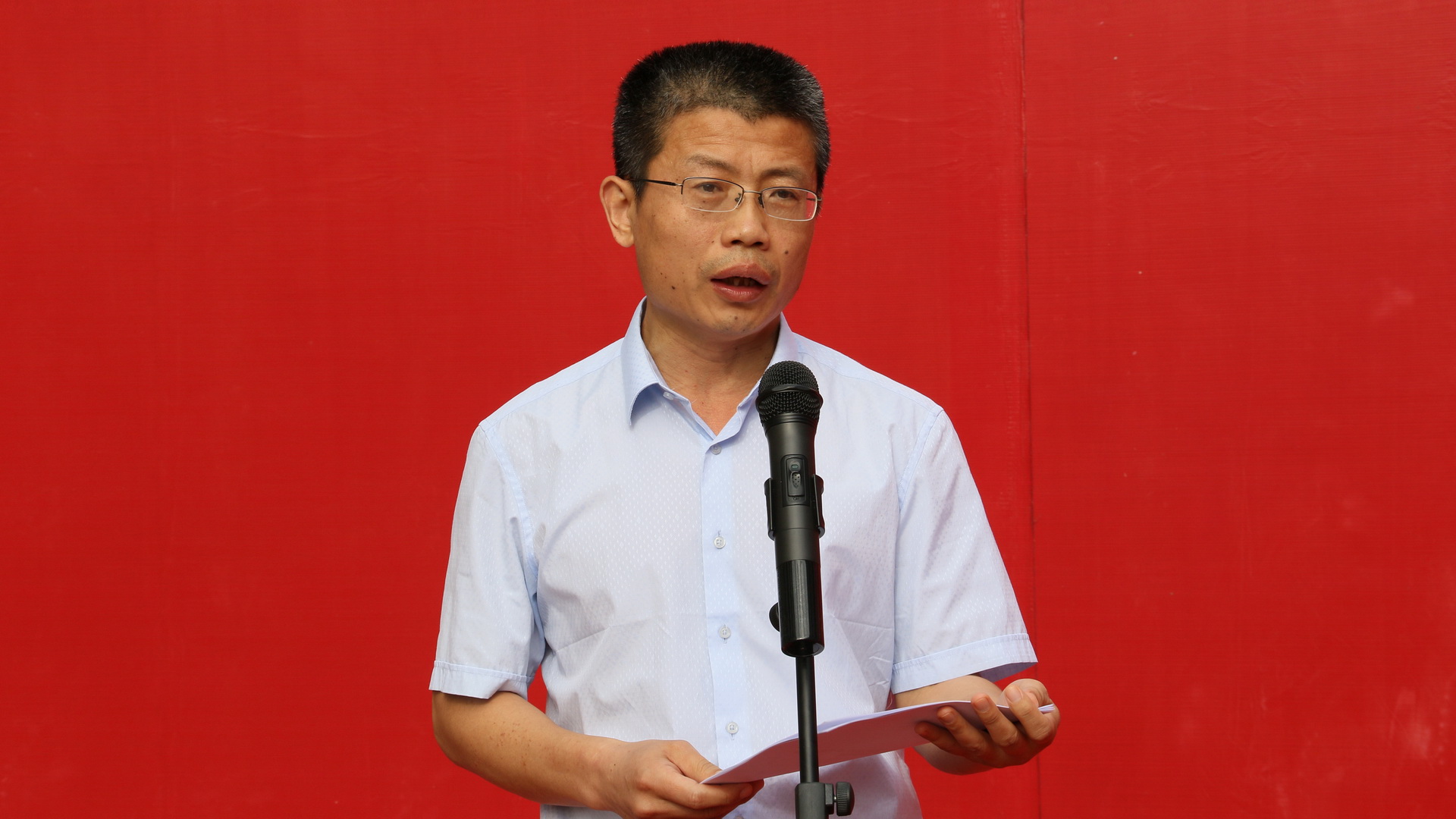 李向拓副书记宣读决定 李向拓副书记宣读决定